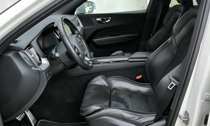 Volvo XC 60 cena 124900 przebieg: 169425, rok produkcji 2019 z Czerniejewo małe 742